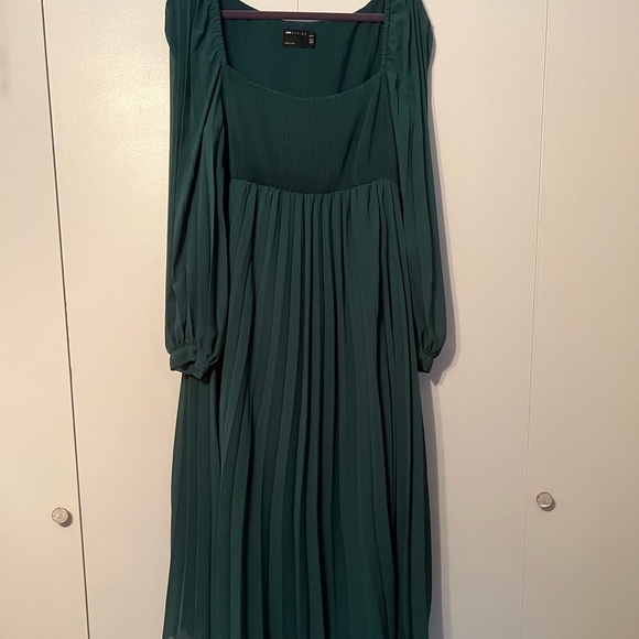 ASOS DESIGN Maternity Square Neck Pleated Midi Skater Dress in Forest Green - Picture 4 of 6